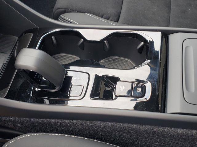 2026 Volvo XC40 B5 Ultra Black Edition