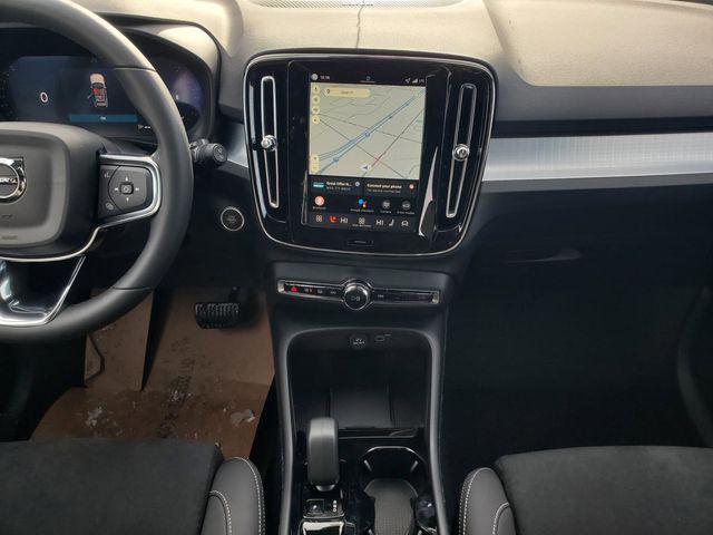 2026 Volvo XC40 B5 Ultra Black Edition