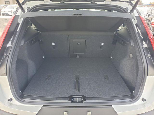 2026 Volvo XC40 B5 Ultra Black Edition