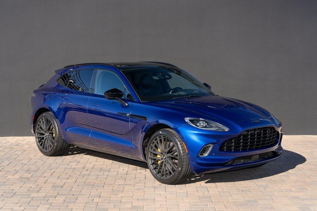 /2022 Aston-Martin DBX