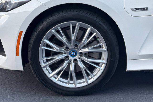 2023 BMW 3 Series 330e Sedan