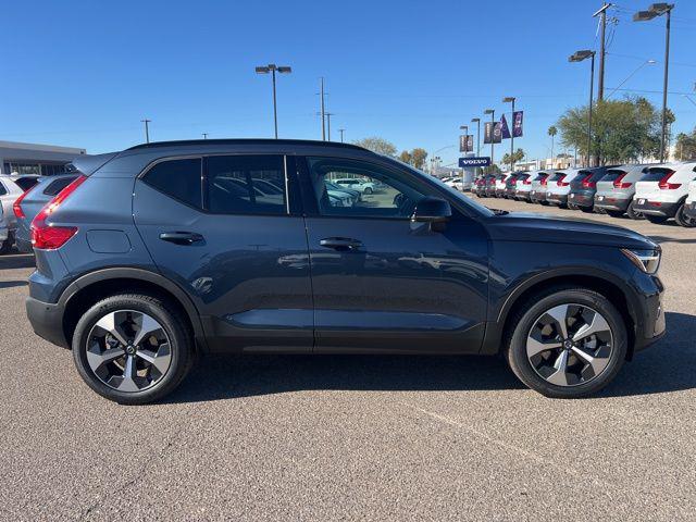 2026 Volvo XC40 Plus, B4 FWD Gas (mild hybrid), Dark