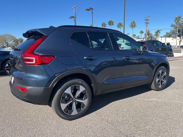 2026 Volvo XC40 Plus, B4 FWD Gas (mild hybrid), Dark