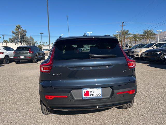 2026 Volvo XC40 Plus, B4 FWD Gas (mild hybrid), Dark