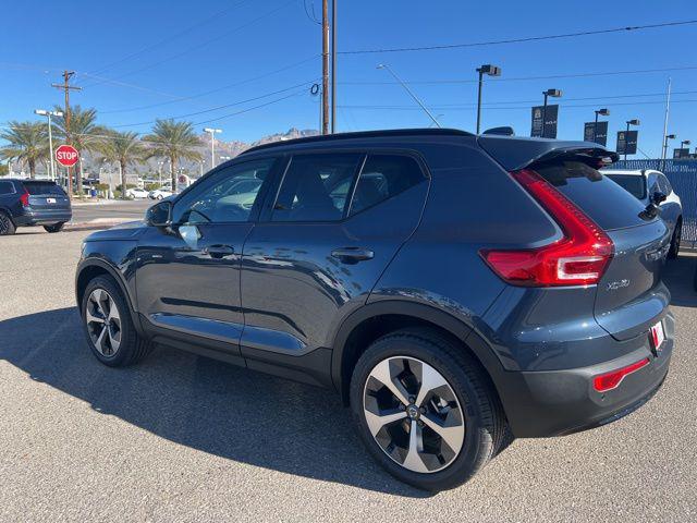 2026 Volvo XC40 Plus, B4 FWD Gas (mild hybrid), Dark