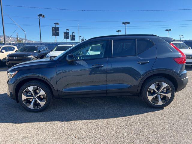 2026 Volvo XC40 Plus, B4 FWD Gas (mild hybrid), Dark