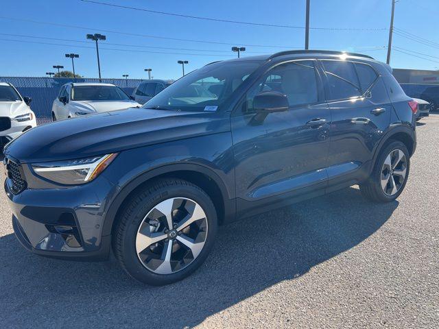 2026 Volvo XC40 Plus, B4 FWD Gas (mild hybrid), Dark