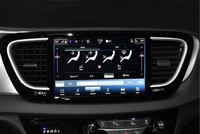 2026 Chrysler Voyager LX