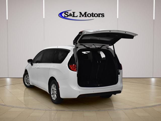 2026 Chrysler Voyager LX