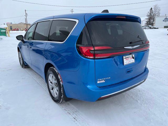 2026 Chrysler Pacifica Select AWD