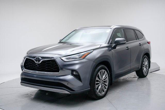 2021 Toyota Highlander Platinum's photo