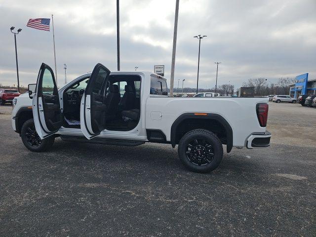 2026 GMC Sierra 2500HD Crew Cab, Standard Bed, AT4, 4WD