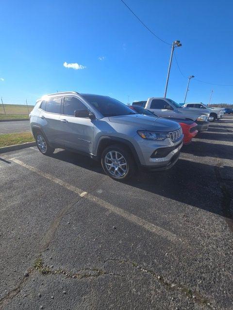 2022 Jeep Compass Latitude Lux 4x4 2022 Jeep Compass Latitude Lux 4x4