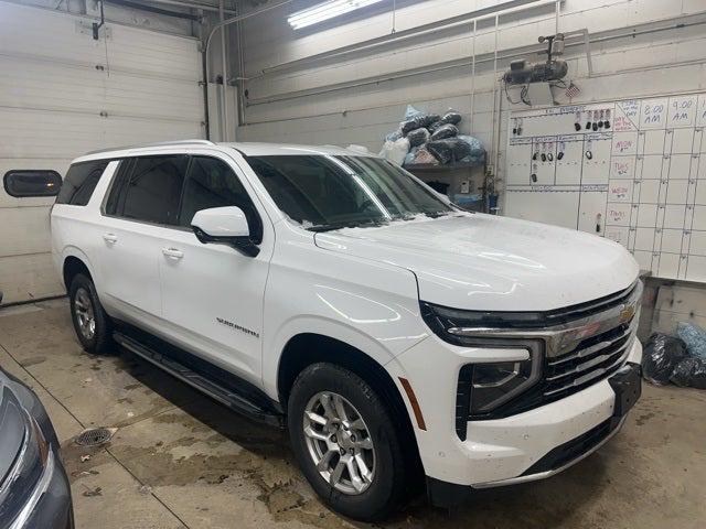 2025 Chevrolet Suburban 4WD LT