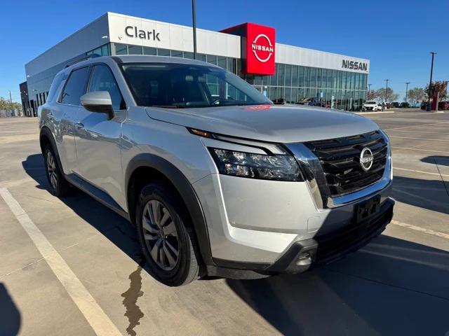 2025 Nissan Pathfinder SV FWD