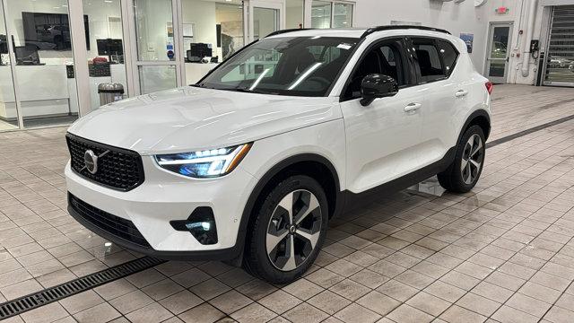 2026 Volvo XC40 B4 Plus