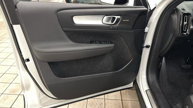 2026 Volvo XC40 B4 Plus