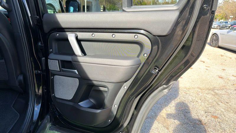 2024 Land Rover Defender 130 P400 X-Dynamic SE