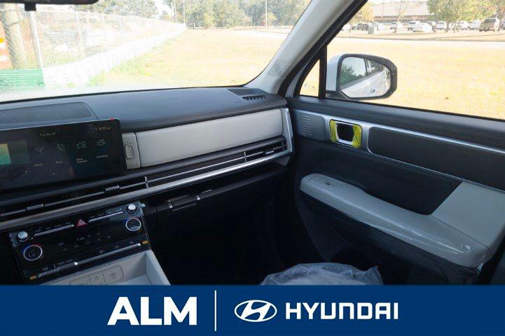 New 2026 White HYUNDAI SE image 18