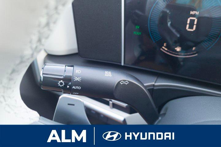 New 2026 White HYUNDAI SE image 29