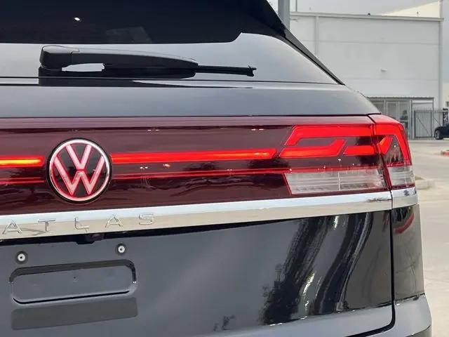 2026 Volkswagen Atlas Cross Sport SE with Technology