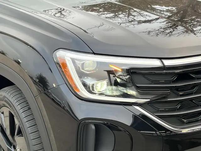 2026 Volkswagen Atlas Cross Sport SE with Technology