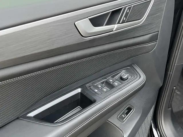 2026 Volkswagen Atlas Cross Sport SE with Technology