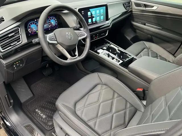 2026 Volkswagen Atlas Cross Sport SE with Technology