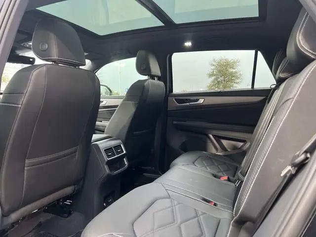 2026 Volkswagen Atlas Cross Sport SE with Technology