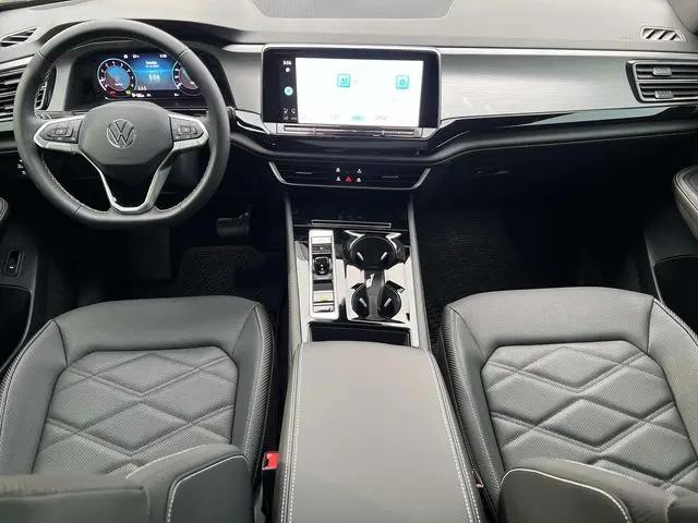 2026 Volkswagen Atlas Cross Sport SE with Technology