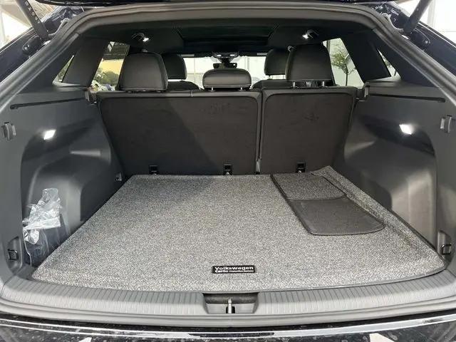 2026 Volkswagen Atlas Cross Sport SE with Technology