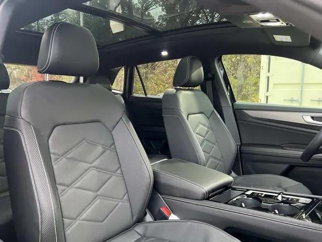 2026 Volkswagen Atlas Cross Sport SE with Technology