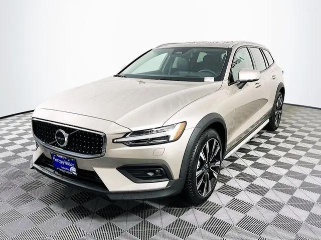 2026 Volvo V60 Cross Country Ultra, B5 AWD Gas (mild hybrid)