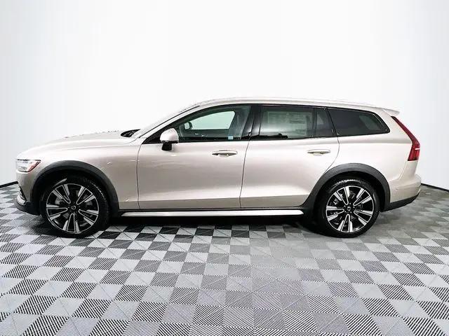2026 Volvo V60 Cross Country Ultra, B5 AWD Gas (mild hybrid)