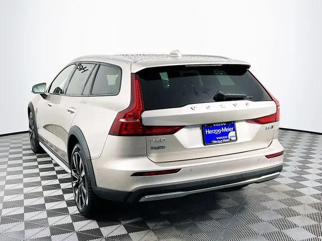 2026 Volvo V60 Cross Country Ultra, B5 AWD Gas (mild hybrid)
