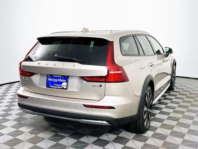 2026 Volvo V60 Cross Country Ultra, B5 AWD Gas (mild hybrid)