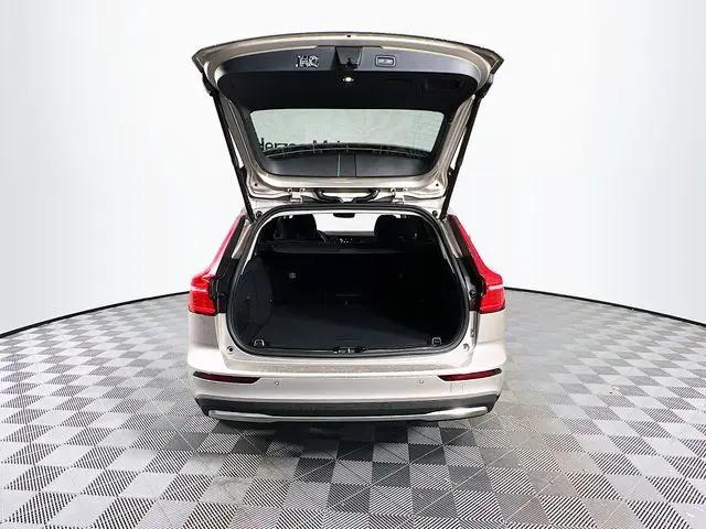 2026 Volvo V60 Cross Country Ultra, B5 AWD Gas (mild hybrid)