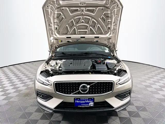 2026 Volvo V60 Cross Country Ultra, B5 AWD Gas (mild hybrid)