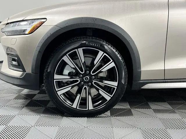 2026 Volvo V60 Cross Country Ultra, B5 AWD Gas (mild hybrid)