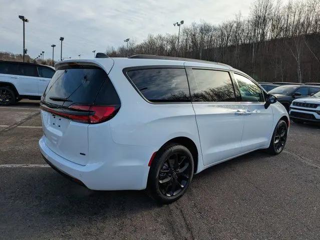 2026 Chrysler Pacifica Select AWD