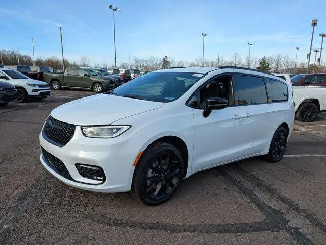 2026 Chrysler Pacifica Select AWD