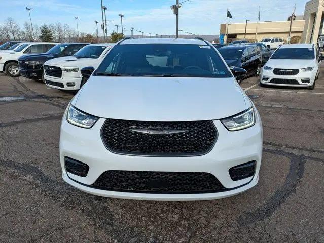 2026 Chrysler Pacifica Select AWD