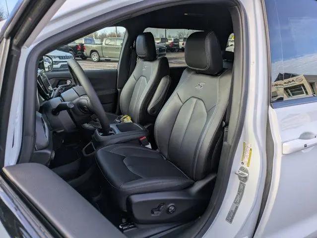 2026 Chrysler Pacifica Select AWD