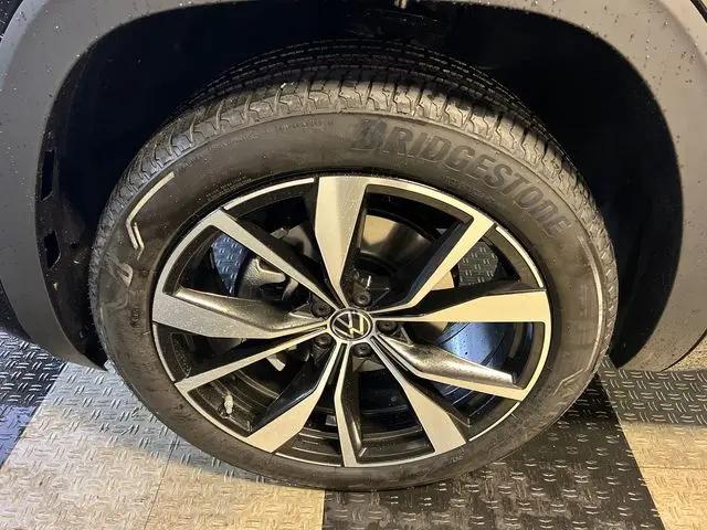 2026 Volkswagen Atlas Cross Sport SEL Premium R-Line