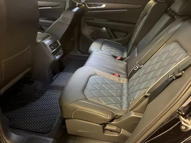 2026 Volkswagen Atlas Cross Sport SEL Premium R-Line