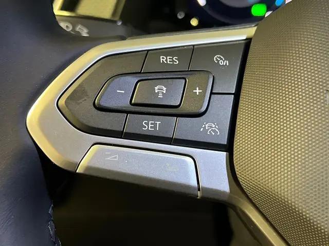 2026 Volkswagen Atlas Cross Sport SEL Premium R-Line