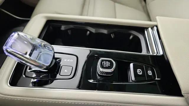 2026 Volvo XC90 Plug-In Hybrid Ultra, T8 AWD, Electric/Gasoline, Bright, 7 Seats