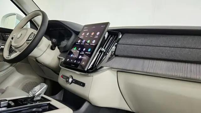 2026 Volvo XC90 Plug-In Hybrid Ultra, T8 AWD, Electric/Gasoline, Bright, 7 Seats