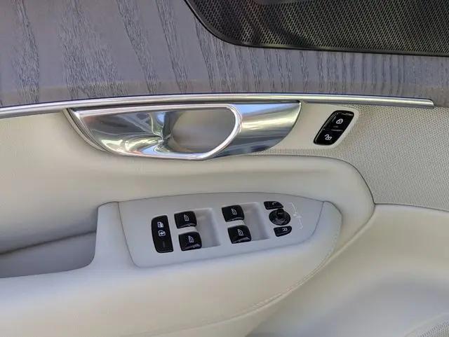 2026 Volvo XC90 Ultra, B6 AWD Gas (mild hybrid), Gasoline, Bright, 7 Seats