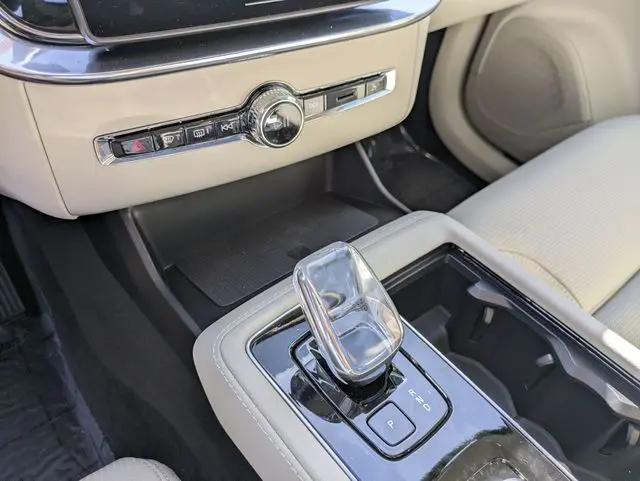 2026 Volvo XC90 Ultra, B6 AWD Gas (mild hybrid), Gasoline, Bright, 7 Seats